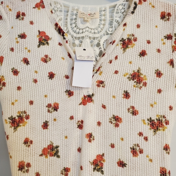 ULTRA FLIRT JUNIORS' FLORAL LACE-BACK T-SHIRT - Picture 4 of 8